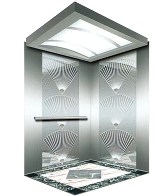 Miroir gravant à l'eau-forte l'ascenseur à la maison de villa