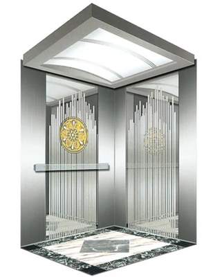 Miroir gravant à l'eau-forte l'ascenseur à la maison de villa