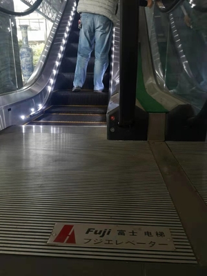 Personne de l'escalator 9000 de passage couvert/escalator mobiles à faible bruit de centre commercial étape de l'heure 800mm