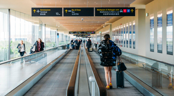 Le passage couvert mobile VVVF d'aéroport de 11 degrés a commandé les trottoirs en mouvement d'alliage d'aluminium