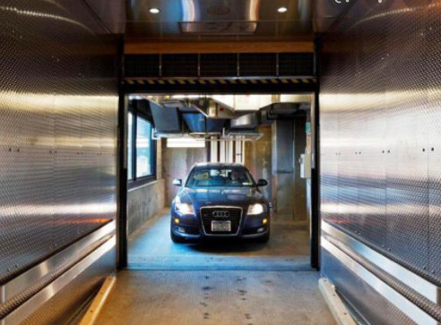 Ascenseur de voiture commerciale d'aéroport
