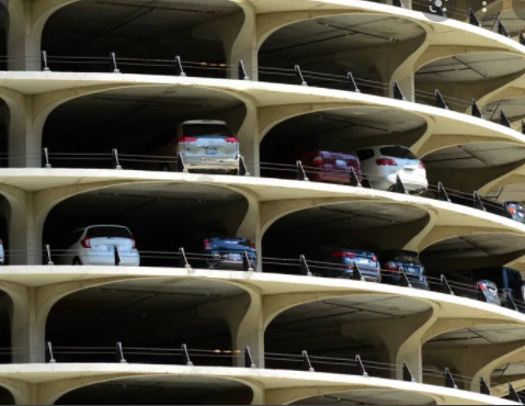 Ascenseur de voiture commerciale d'aéroport